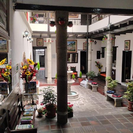 Hostal Flores Quito Zewnętrze zdjęcie