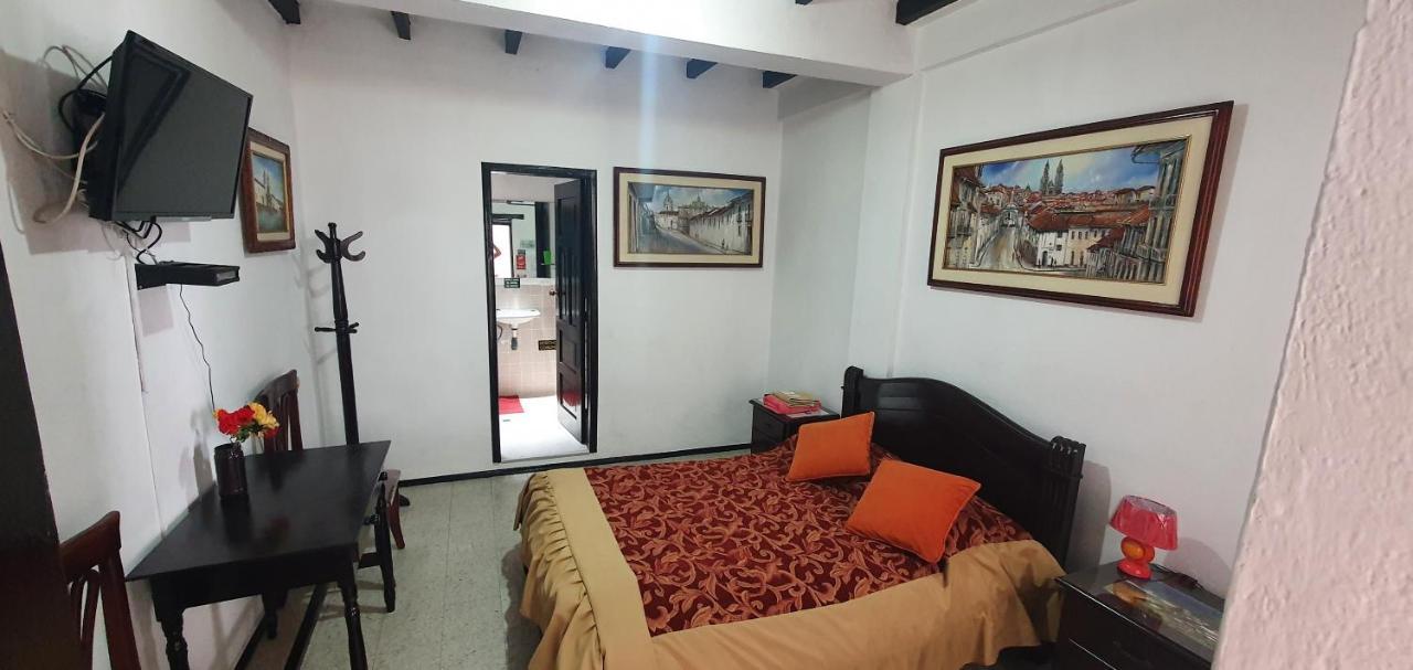 Hostal Flores Quito Zewnętrze zdjęcie