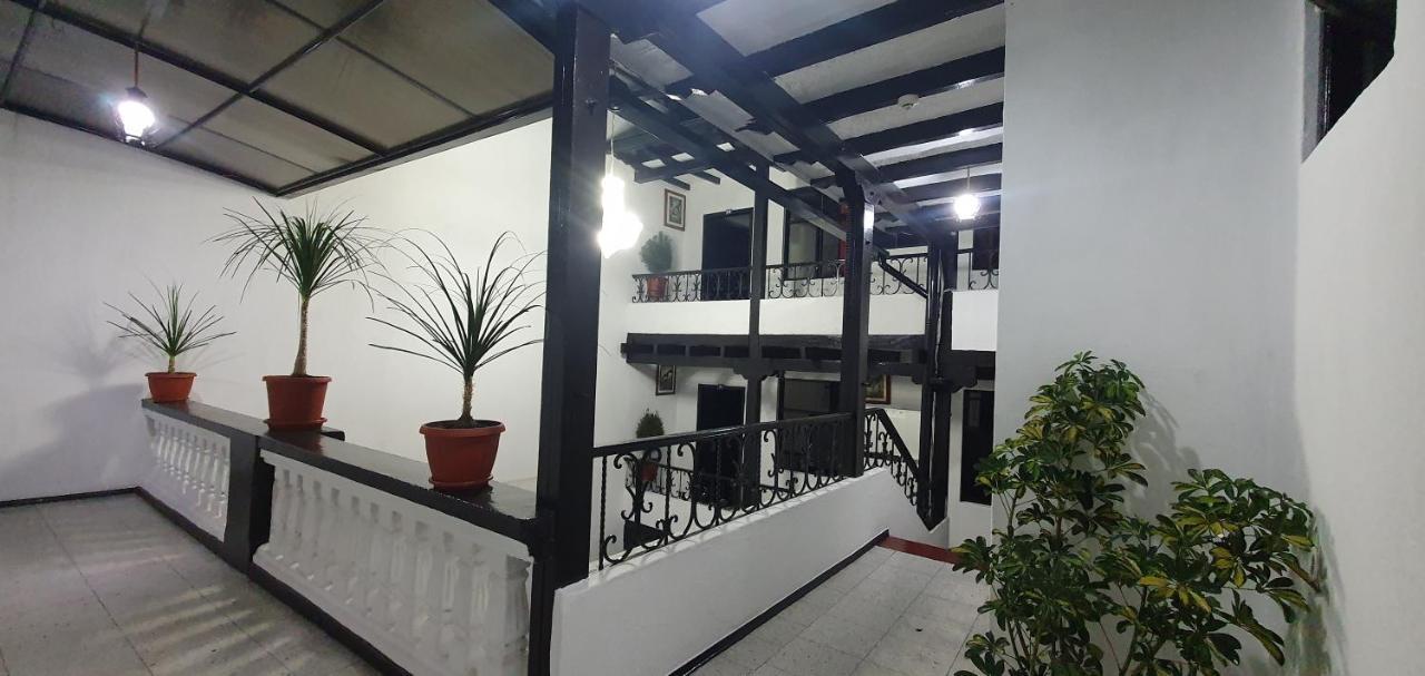 Hostal Flores Quito Zewnętrze zdjęcie