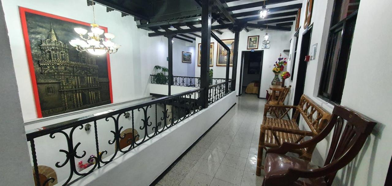 Hostal Flores Quito Zewnętrze zdjęcie