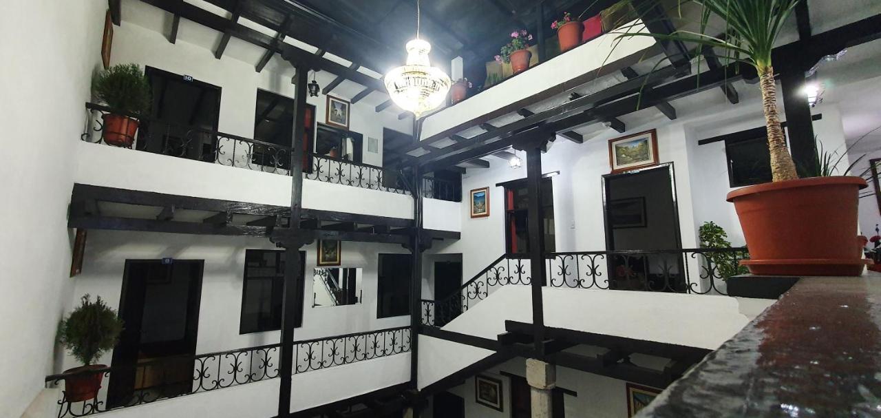 Hostal Flores Quito Zewnętrze zdjęcie