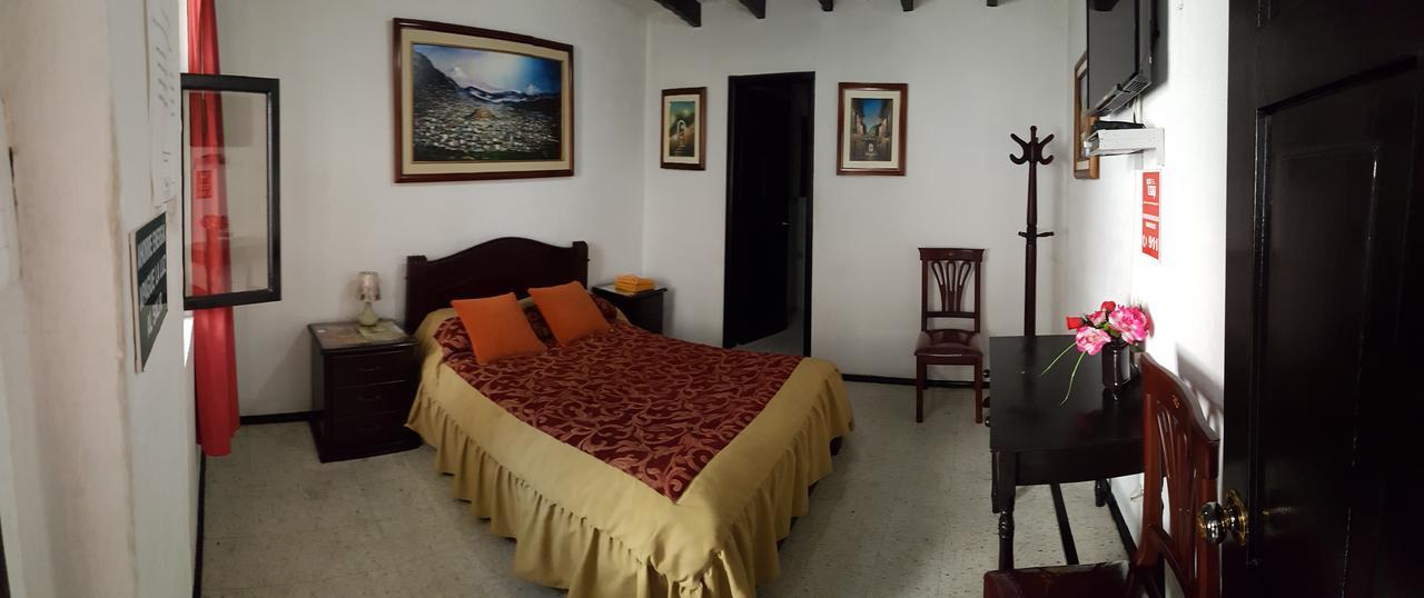 Hostal Flores Quito Zewnętrze zdjęcie